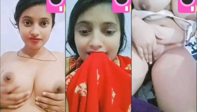 Sexy Bhabhi Showing Playing With Boobs